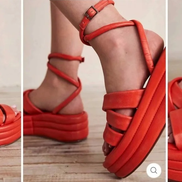 NWOT Free People Harper
Flatform Chunky Pink Platform
Sandals - Picture 5 of 6